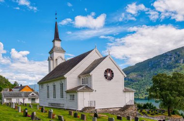 Olmheim Kilisesi Norveç 'in Vestland iline bağlı Sogndal Belediyesi' nde yer alan bir kilisedir..