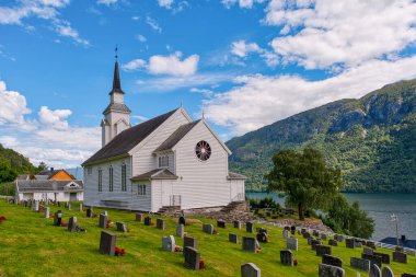 Olmheim Kilisesi Norveç 'in Vestland iline bağlı Sogndal Belediyesi' nde yer alan bir kilisedir..