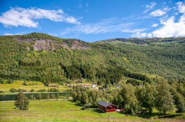 Sogndal, Norveç 'in Sogn og Fjordane iline bağlı bir belediyedir. Sogn Fjord 'un kuzey kıyısında yer almaktadır..