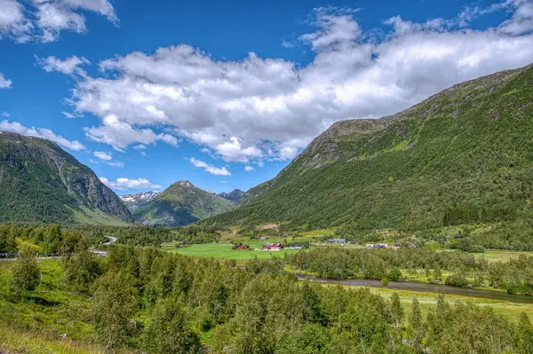 Selseng, Sogn og Fjordane 'nin Sogndal ilçesine bağlı bir köydür. Norveç