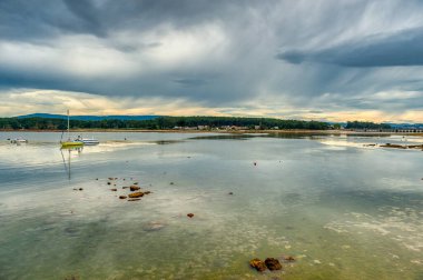 El Grove ya da Ogrobe, İspanya 'nın kuzeybatısında Arosa halklarının girişinde, Salns bölgesinin batı kesiminde yer alan bir belediye ve yarımadadır. Pontevedra, Galiçya.