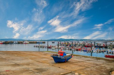 El Grove ya da Ogrobe, İspanya 'nın kuzeybatısında Arosa halklarının girişinde, Salns bölgesinin batı kesiminde yer alan bir belediye ve yarımadadır. Pontevedra, Galiçya.