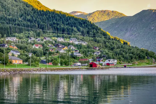 Skei, Norveç 'in Vestlandet eyaletinde yer alan bir şehirdir..