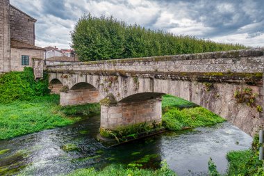 Padrn İspanya 'nın otonom bölgelerinden biri olan Galiçya' nın La Corua eyaletine bağlı belediyesi. Belediye, Sar bölgesinde yer alır.