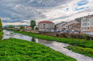 Padrn İspanya 'nın otonom bölgelerinden biri olan Galiçya' nın La Corua eyaletine bağlı belediyesi. Belediye, Sar bölgesinde yer alır.