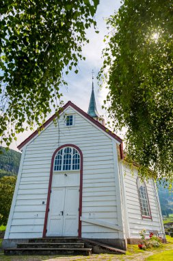 Innvik Norveç 'in Vestlandet bölgesinde Sogn og Fjordane eyaletine bağlı bir kasabadır..