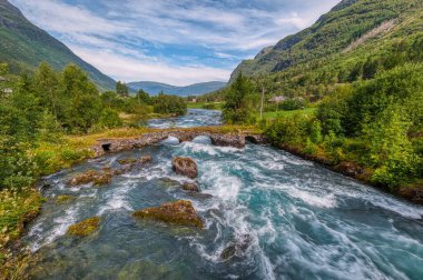 Olden, Norveç 'in Vestland ilinin Stryn belediyesine bağlı bir kasabadır..