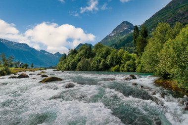 Olden, Norveç 'in Vestland ilinin Stryn belediyesine bağlı bir kasabadır..