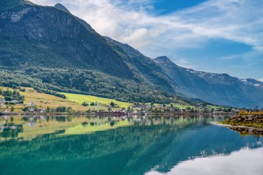 Olden, Norveç 'in Vestland ilinin Stryn belediyesine bağlı bir kasabadır..