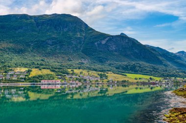 Olden, Norveç 'in Vestland ilinin Stryn belediyesine bağlı bir kasabadır..