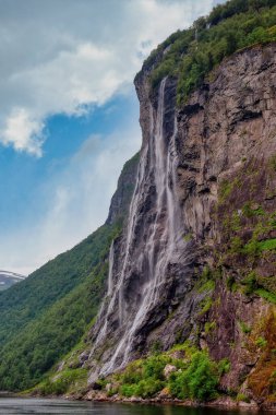 Geiranger, Norveç 'in batısında, Geirangerfjord' un önünde yer alan bir şehirdir..
