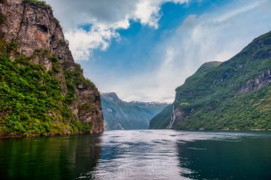 Geiranger, Norveç 'in batısında, Geirangerfjord' un önünde yer alan bir şehirdir..