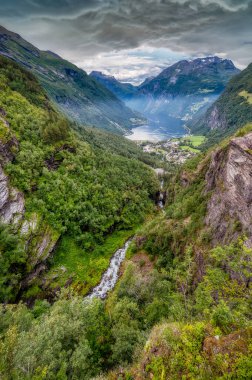 Geiranger, Norveç 'in batısında, Geirangerfjord' un önünde yer alan bir şehirdir..