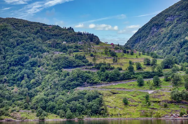 Geiranger, Norveç 'in batısında, Geirangerfjord' un önünde yer alan bir şehirdir..