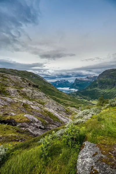Geiranger, Norveç 'in batısında, Geirangerfjord' un önünde yer alan bir şehirdir..