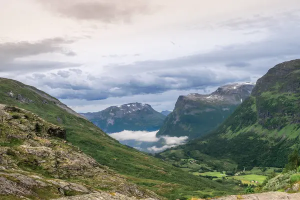 Geiranger, Norveç 'in batısında, Geirangerfjord' un önünde yer alan bir şehirdir..