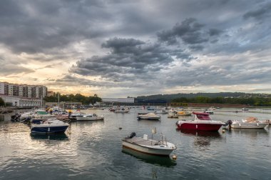 Puentedeume İspanya 'nın otonom bölgelerinden biri olan Galiçya' nın La Corua eyaletine bağlı belediyesi.