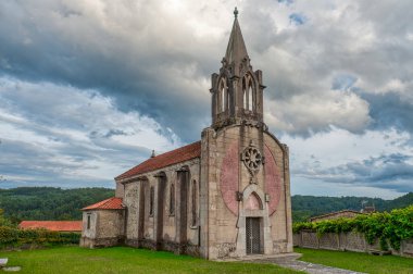 Mio İspanya 'nın Betanzos bölgesinde, La Corua ili' ne bağlı bir belediyedir.