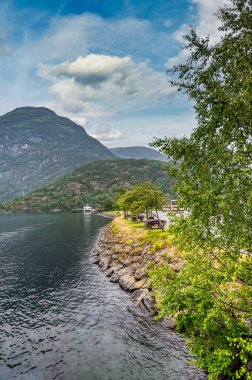 Hellesylt, Stranda Belediyesinin Mre og Romsdal ilçesine bağlı bir köydür. Köy, Norveç 'in Sunnylvsfjord şehrinin başındadır.