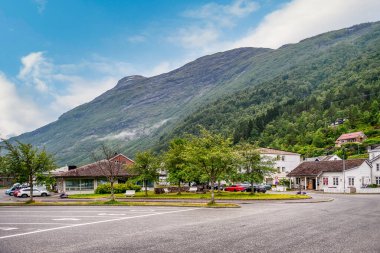 Hellesylt, Stranda Belediyesinin Mre og Romsdal ilçesine bağlı bir köydür. Köy, Norveç 'in Sunnylvsfjord şehrinin başındadır.