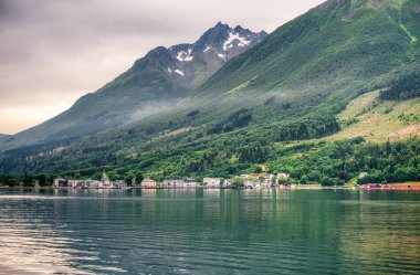 Saeb, Norveç 'in Rsta Belediyesi' nde bir köydür. Köy Hjrundfjorden boyunca Bondalen Vadisi 'nin doğu ucunda yer almaktadır.