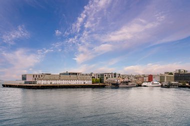 Alesund, Norveç 'in Mre og Romsdal iline bağlı bir şehirdir. Bergen 'in 236 km kuzeydoğusunda bir liman..