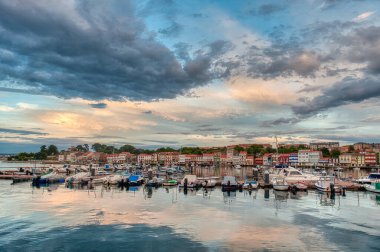 Mugardos, Galiçya 'nın La Corua eyaletinde, Ferrol bölgesinin güneybatısında yer alan bir belediyedir.