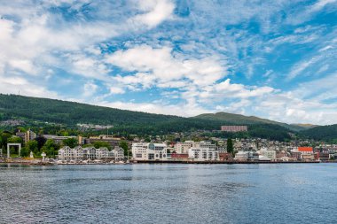 Molde, Norveç 'in Mre og Romsdal iline bağlı bir belediyedir.