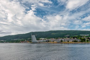Molde, Norveç 'in Mre og Romsdal iline bağlı bir belediyedir.