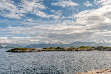 Hustadvika, Norveç 'in More og Romsdal iline bağlı bir belediyedir. Nordmore ve Romsdal 'ın geleneksel bölgelerinde yer almaktadır..