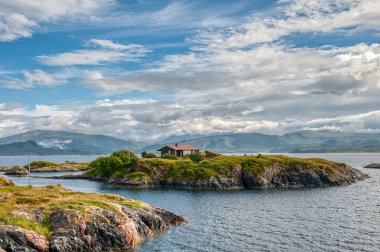 Hustadvika, Norveç 'in More og Romsdal iline bağlı bir belediyedir. Nordmore ve Romsdal 'ın geleneksel bölgelerinde yer almaktadır..