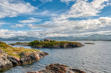 Hustadvika, Norveç 'in More og Romsdal iline bağlı bir belediyedir. Nordmore ve Romsdal 'ın geleneksel bölgelerinde yer almaktadır..