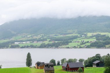Hustadvika, Norveç 'in More og Romsdal iline bağlı bir belediyedir. Nordmore ve Romsdal 'ın geleneksel bölgelerinde yer almaktadır..