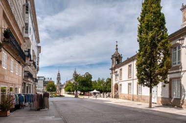 Lugo, İspanya 'nın kuzeybatısında, Galiçya' nın kuzeybatısında bulunan ve bölgenin başkenti olan bir belediyedir..