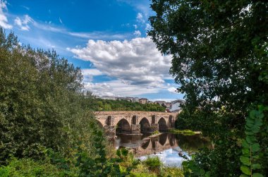 Lugo, İspanya 'nın kuzeybatısında, Galiçya' nın kuzeybatısında bulunan ve bölgenin başkenti olan bir belediyedir..