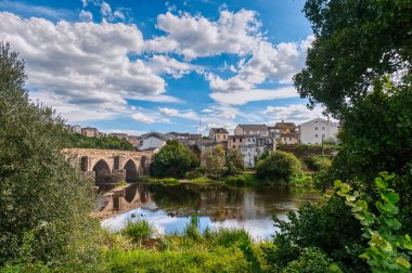 Lugo, İspanya 'nın kuzeybatısında, Galiçya' nın kuzeybatısında bulunan ve bölgenin başkenti olan bir belediyedir..