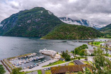 Hellesylt, Stranda Belediyesinin Mre og Romsdal ilçesine bağlı bir köydür. Köy Sunnylvsfjord 'un başında yer alır.