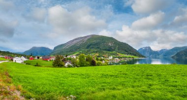 Breim, Norveç 'in Sogn og Fjordane iline bağlı bir belediyedir. Şimdiki Gloppen belediyesinin doğu kesiminde, Nordfjord 'un geleneksel ilçesinin bir parçasıdır..