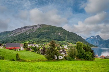 Breim, Norveç 'in Sogn og Fjordane iline bağlı bir belediyedir. Şimdiki Gloppen belediyesinin doğu kesiminde, Nordfjord 'un geleneksel ilçesinin bir parçasıdır..