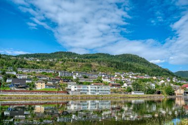 Frde, Norveç 'in Sogn og Fjordane iline bağlı bir belediyedir. Sunnfjord ilçesinin bir parçasıdır. Norveç