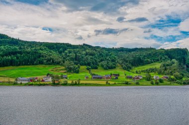 Voss, Norveç 'in Hordaland iline bağlı bir belediyedir. Yönetim merkezi Vossevangen şehridir..