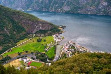 Aurland, Norveç 'in Sogn og Fjordane eyaletine bağlı belediyesi. Sogn 'un geleneksel bölgesinde yer almaktadır.