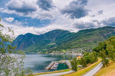Aurland, Norveç 'in Sogn og Fjordane eyaletine bağlı belediyesi. Sogn 'un geleneksel bölgesinde yer almaktadır.