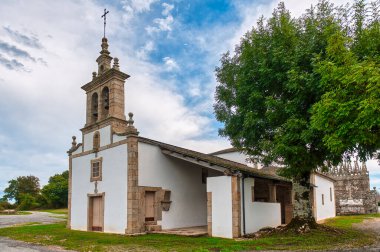 Villalba İspanya 'nın otonom bölgelerinden biri olan Galiçya' nın başkenti Galiçya 'nın Tierra Llana eyaletine bağlı belediyesi..