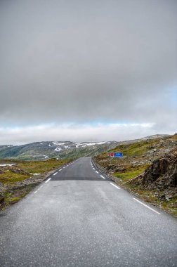 vre rdal Norveç 'in Vestlandet bölgesinde Sogn og Fjordane eyaletine bağlı bir kasabadır.