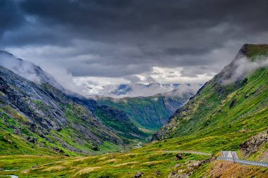 Üst vadiler. Lom, Norveç 'in Oppland iline bağlı bir belediyedir. Gudbrandsdal bölgesinin bir parçasıdır..
