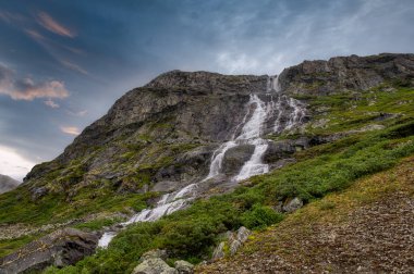 Üst vadiler. Lom, Norveç 'in Oppland iline bağlı bir belediyedir. Gudbrandsdal bölgesinin bir parçasıdır..