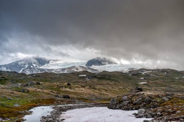 Üst vadiler. Lom, Norveç 'in Oppland iline bağlı bir belediyedir. Gudbrandsdal bölgesinin bir parçasıdır..