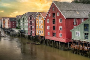 Trondheim (eski adı Nidaros ve Trondheim), Norveç 'in Torndelag eyaletinin başkenti olan bir şehirdir.