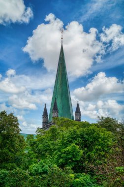 Trondheim (eski adı Nidaros ve Trondheim), Norveç 'in Trondelag ilinin merkezi kent.